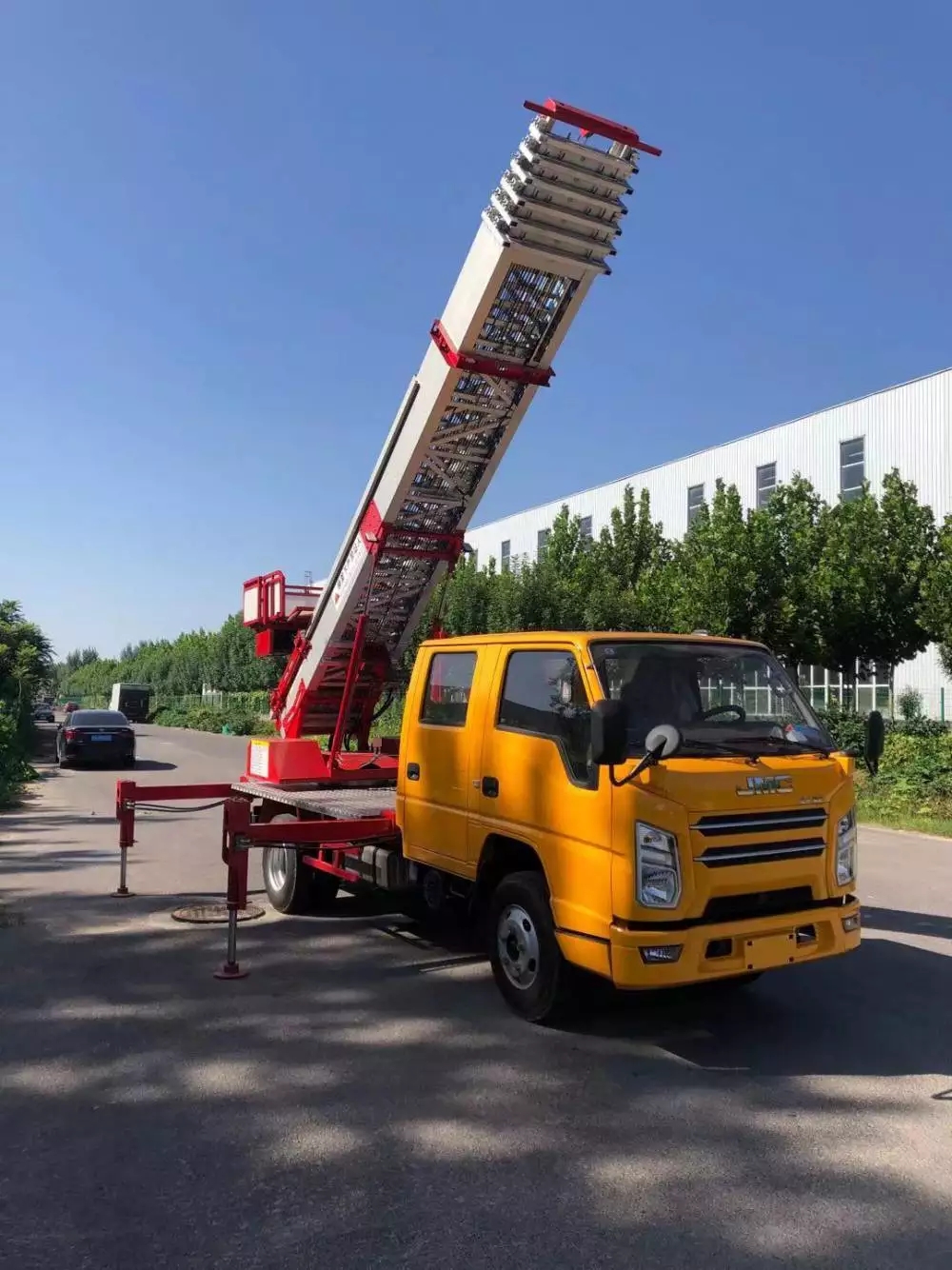 寒亭附近的云梯车出租服务：轻松解决高空作业需求